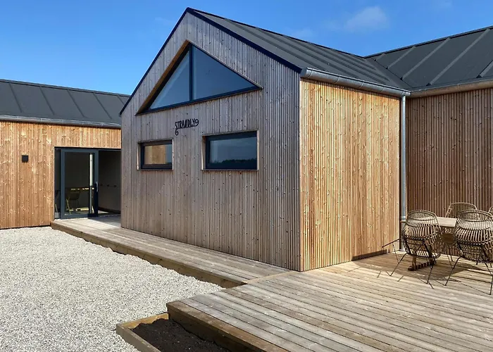 4 Bedroom Amazing In Casa vacanze *